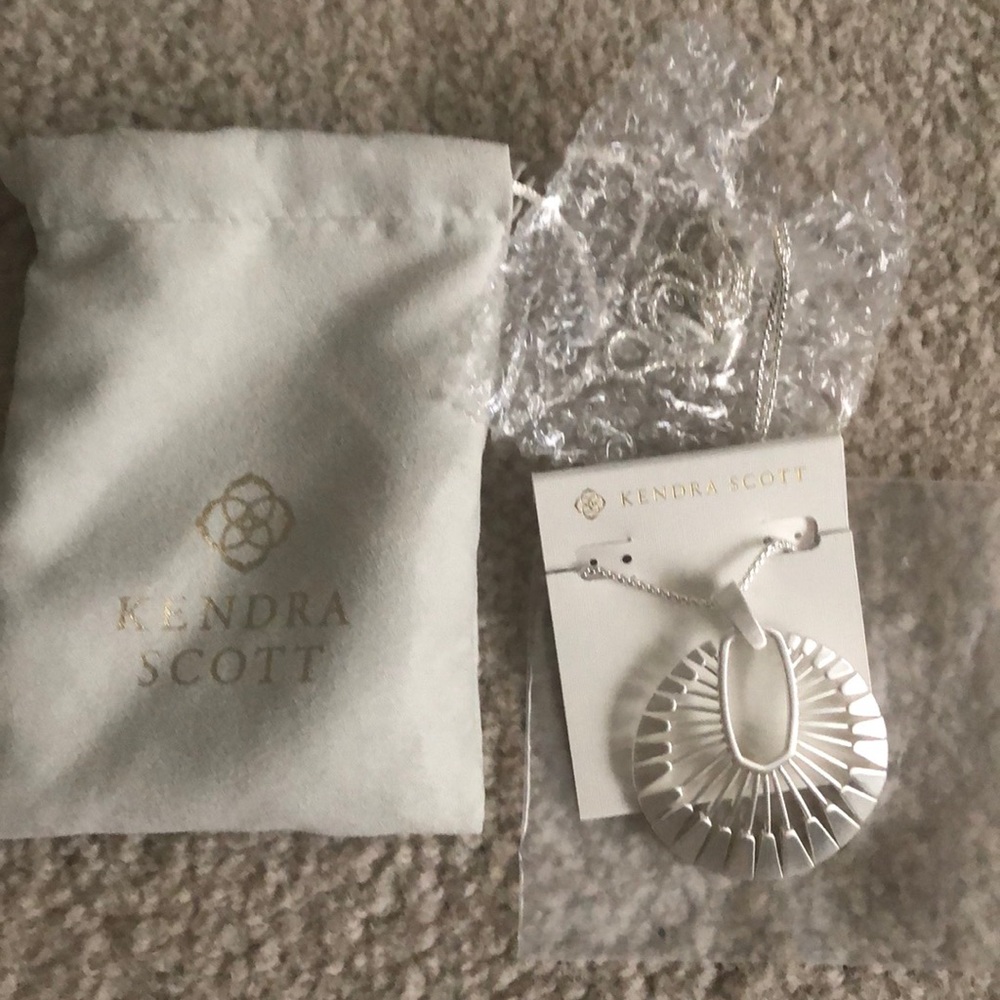 KENDRA SCOTT SILVER DEANNE NECKLACE